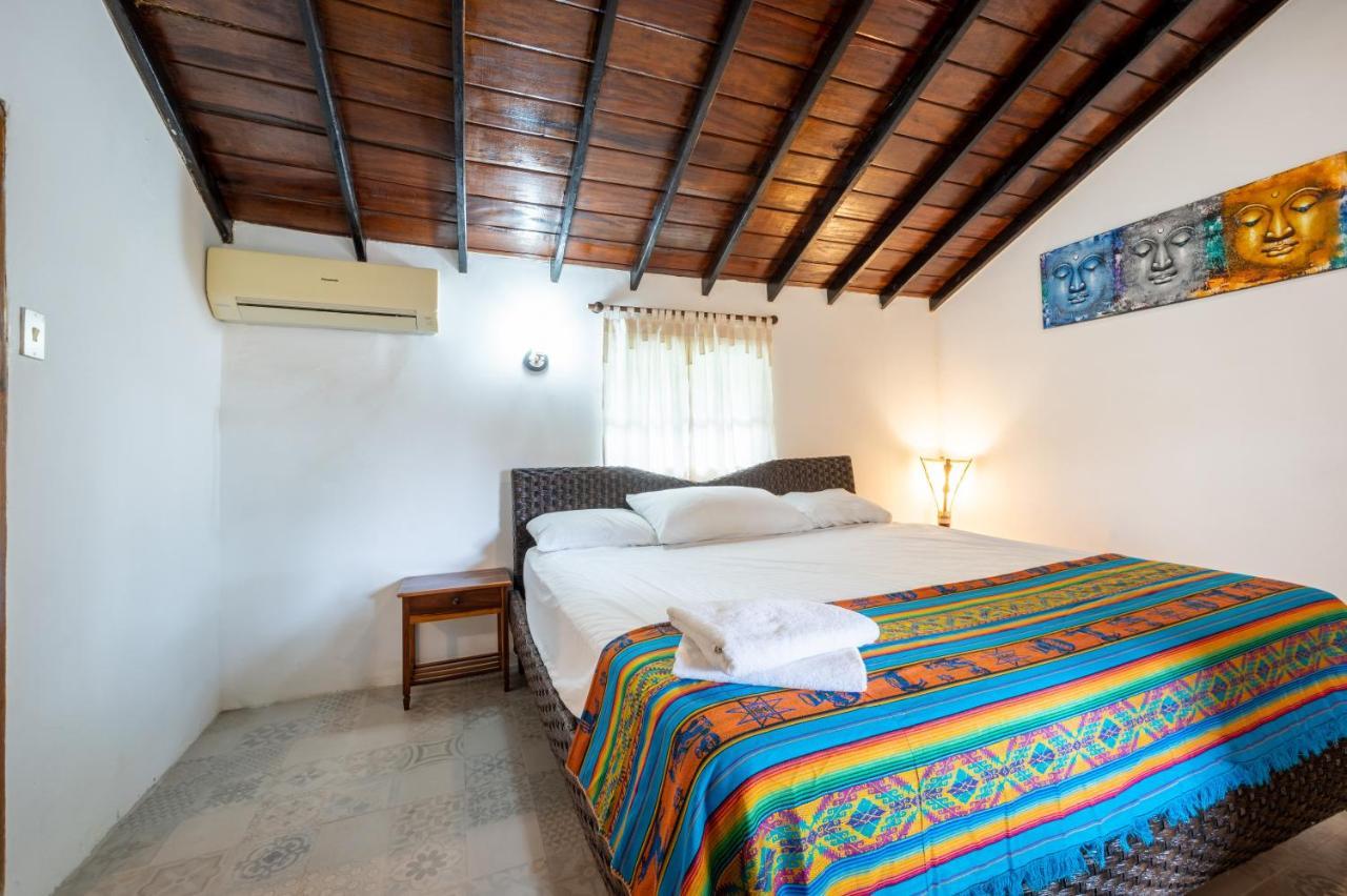 Casa Del Sol Hostel Montañita Kültér fotó